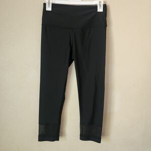 Victoria Secret Sport Black Capri Length Sheer Workout Athletic Leggings Medium